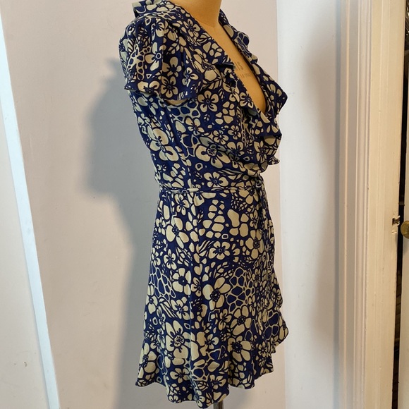 Aritzia Sunday Best Floral  Ruffle Wrap Mini Dress Blue with Grey Size S - Picture 5 of 7
